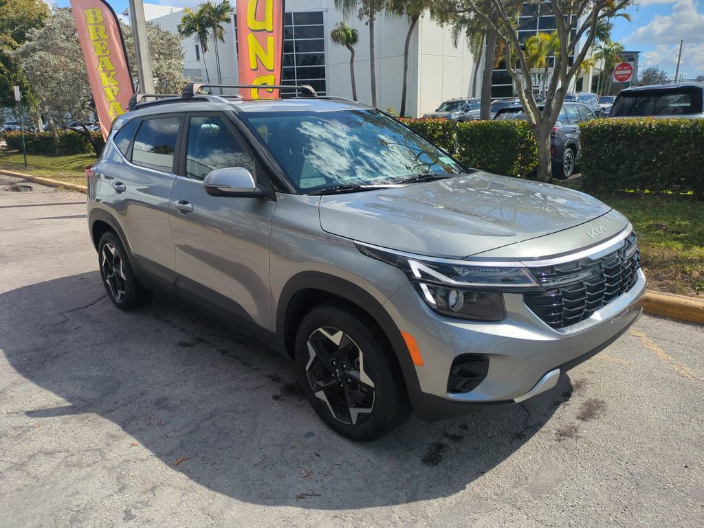 Used 2024 Kia Seltos EX image 2