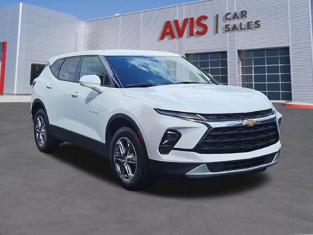 Used 2025 Chevrolet Blazer LT FWD image 3