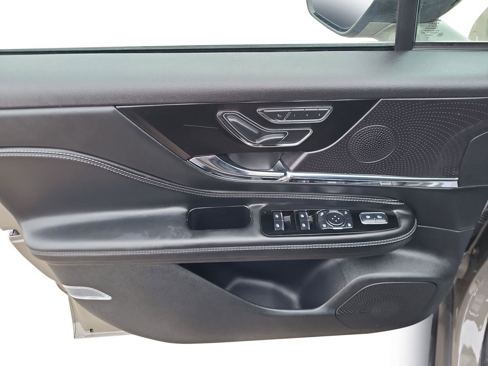 Used 2025 Lincoln Corsair Grand Touring w/ Towing Package image 9