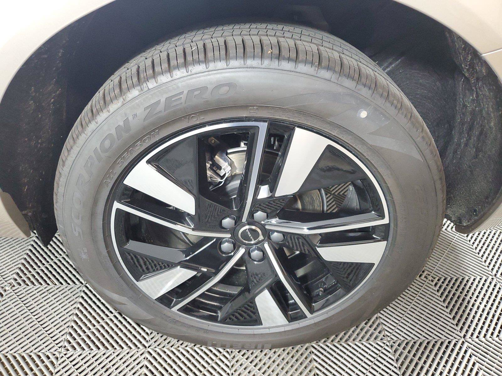 New 2026 Volvo XC60 B5 Plus w/ Climate Package AWD/4WD image 11