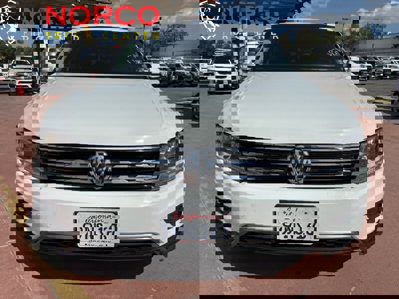 Used 2018 Volkswagen Tiguan SE image 3