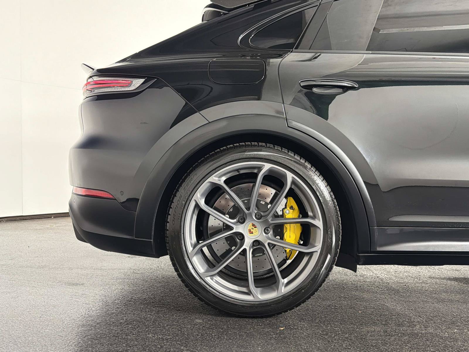 Used 2024 Porsche Cayenne Turbo GT AWD/4WD image 17