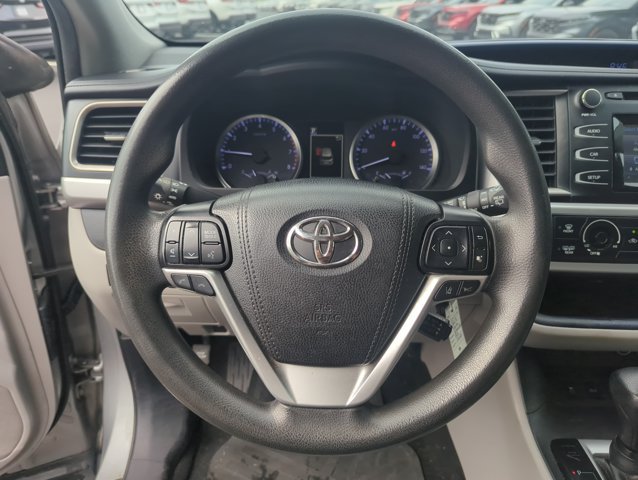 Used 2019 Toyota Highlander LE FWD image 11