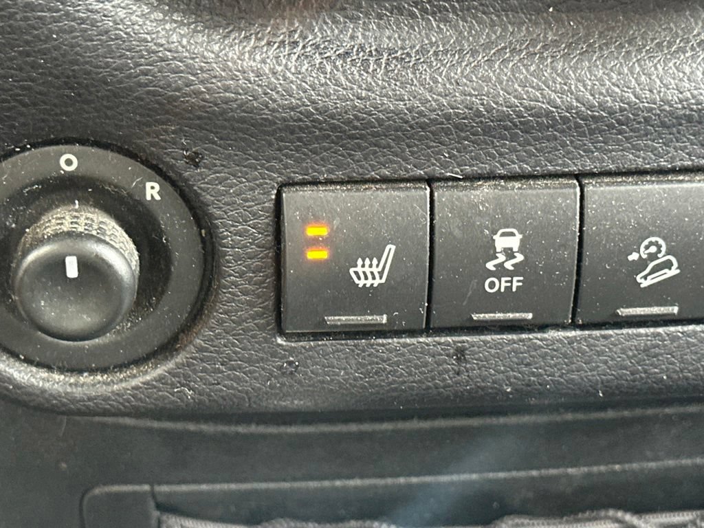 Used 2016 Jeep Wrangler Unlimited Sahara w/ Dual Top Group AWD/4WD image 5