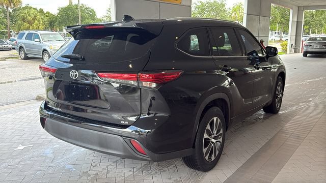 Certified 2021 Toyota Highlander XLE FWD image 10