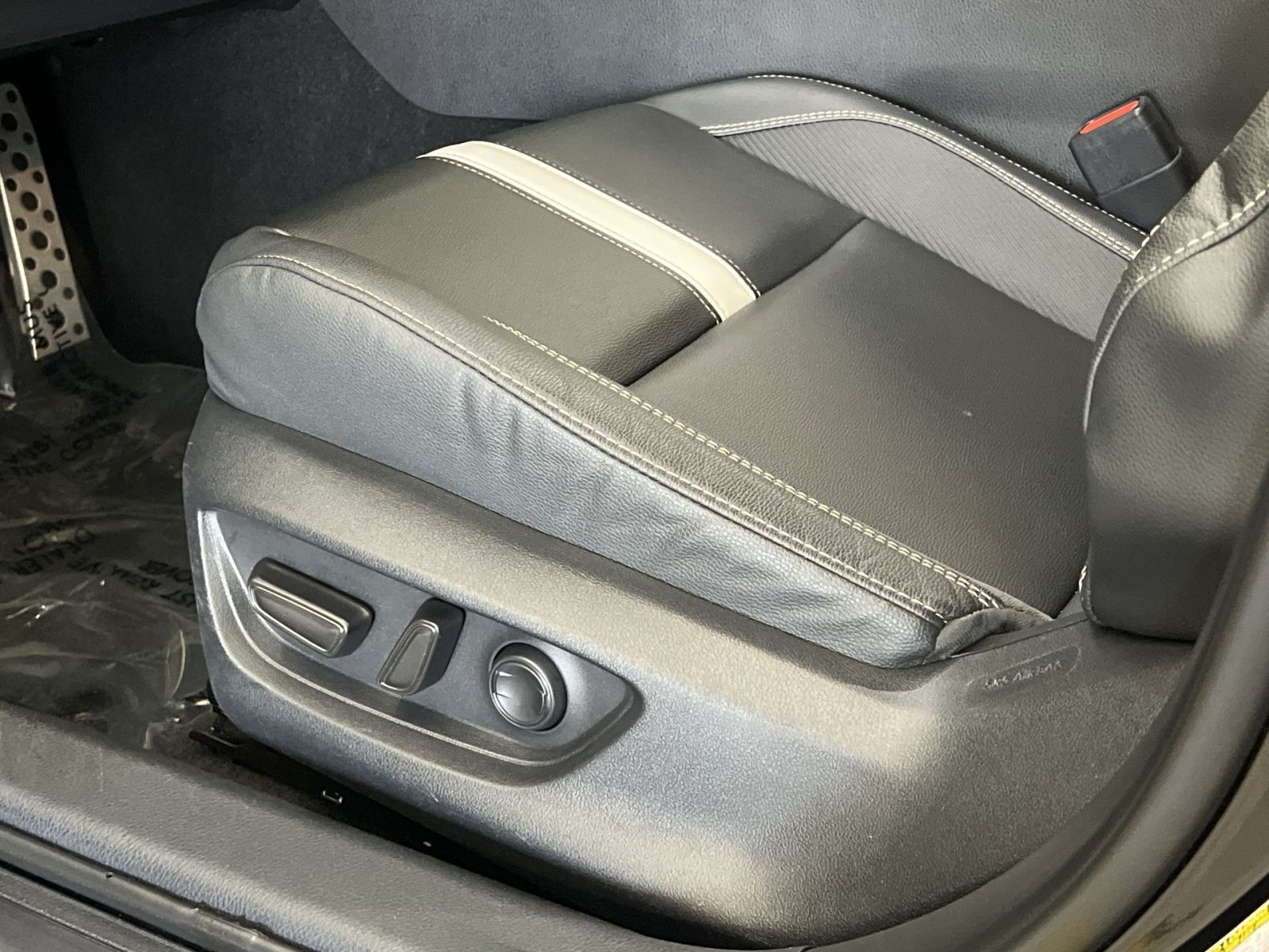 Used 2025 Toyota Camry SE FWD image 13