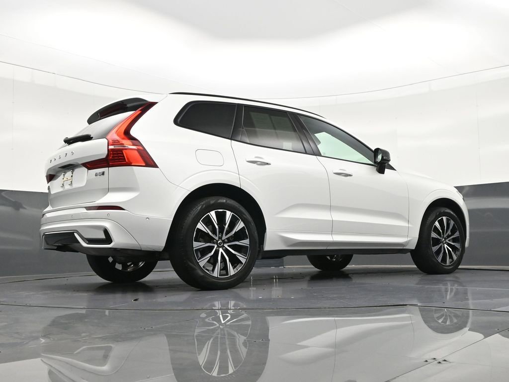 Used 2024 Volvo XC60 B5 Plus image 30