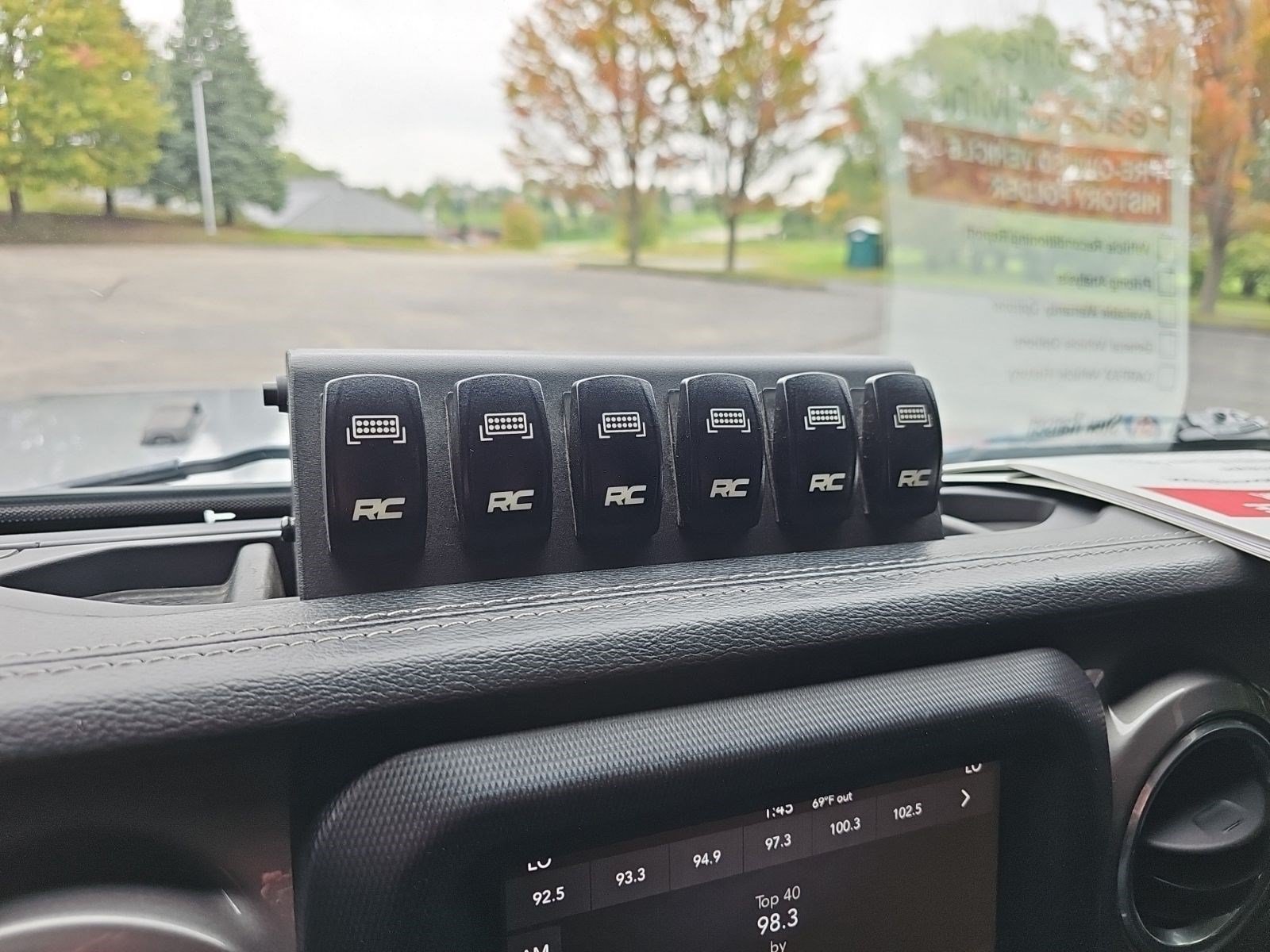 Used 2018 Jeep Wrangler Unlimited Sahara w/ Cold Weather Group AWD/4WD image 21