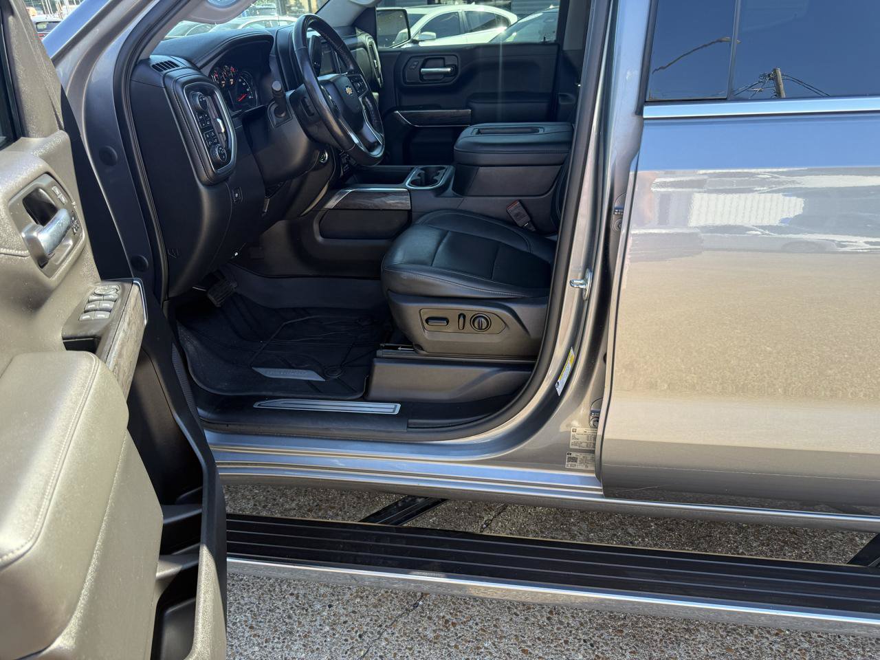 Used 2020 Chevrolet Silverado 1500 LTZ w/ LTZ Plus Package AWD/4WD image 8