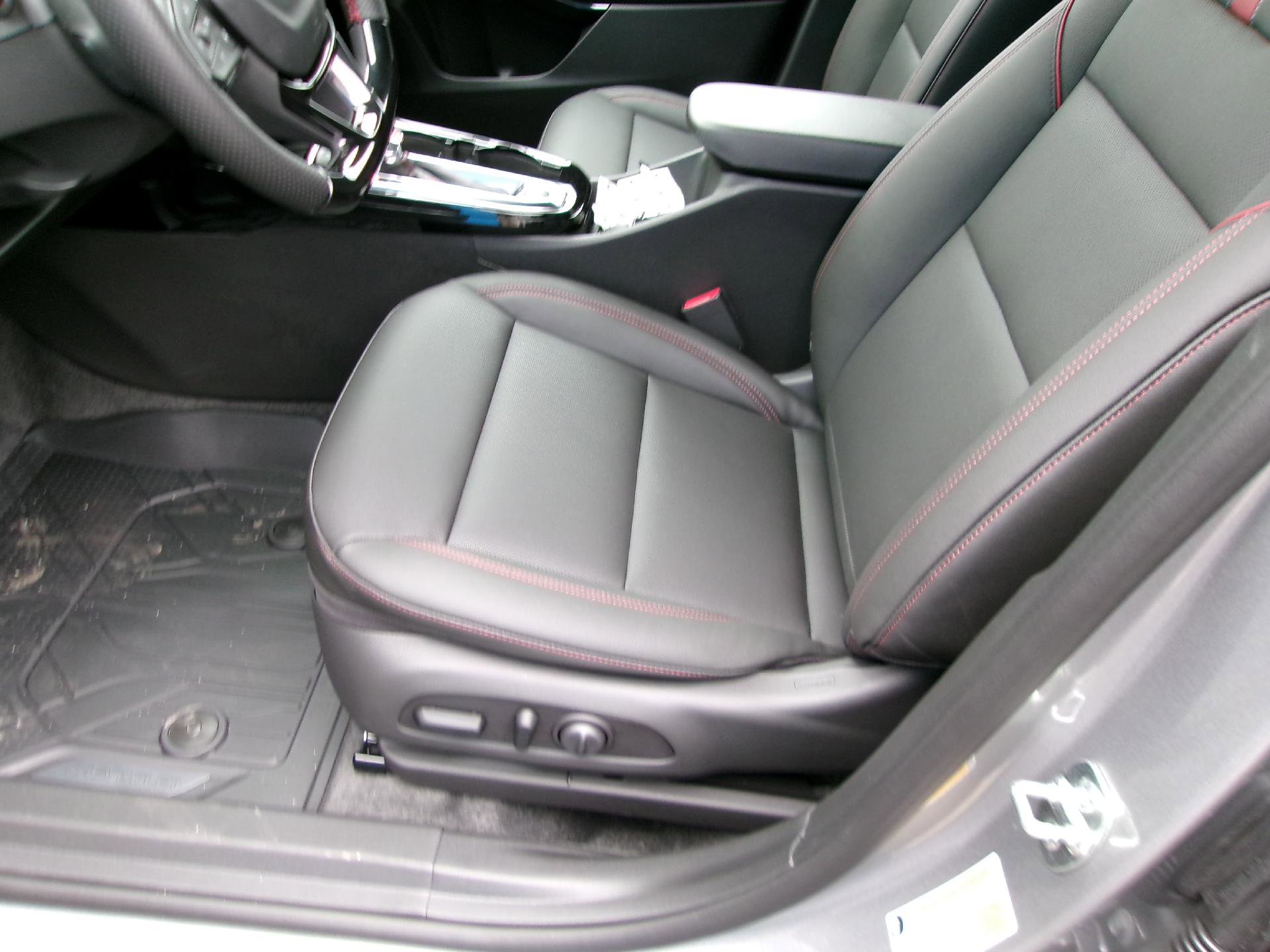 New 2026 Chevrolet Trax RS w/ Sunroof Package image 11