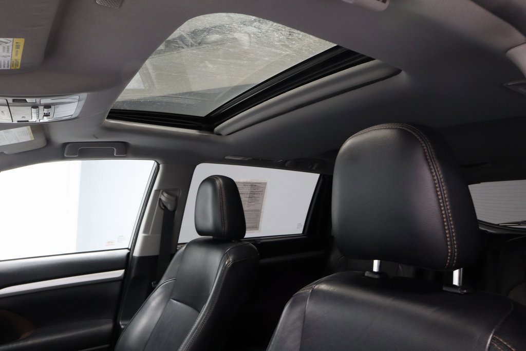 Used 2018 Toyota Highlander XLE image 35