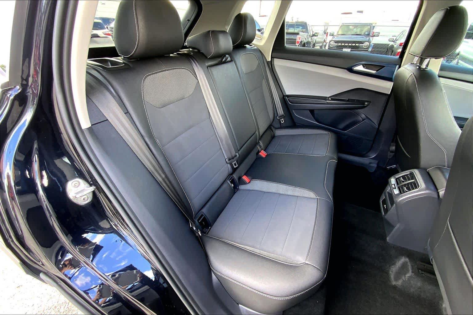 Used 2024 Volkswagen Taos SE w/ Black Wheel Package FWD image 20
