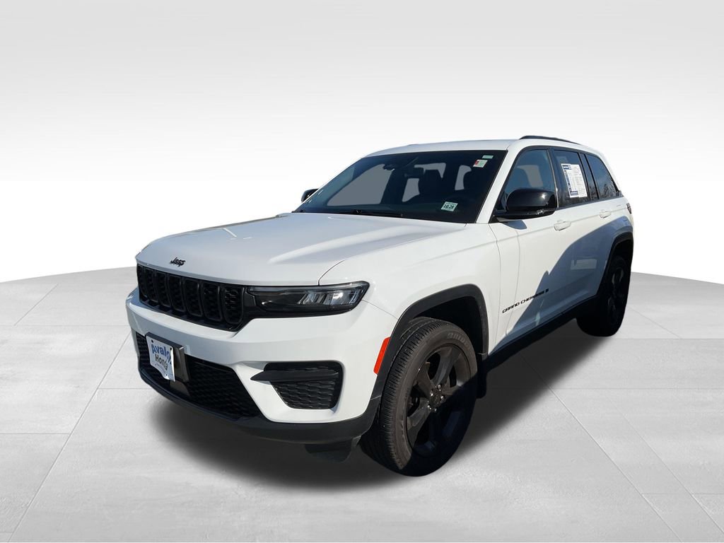 Used 2023 Jeep Grand Cherokee Altitude image 4