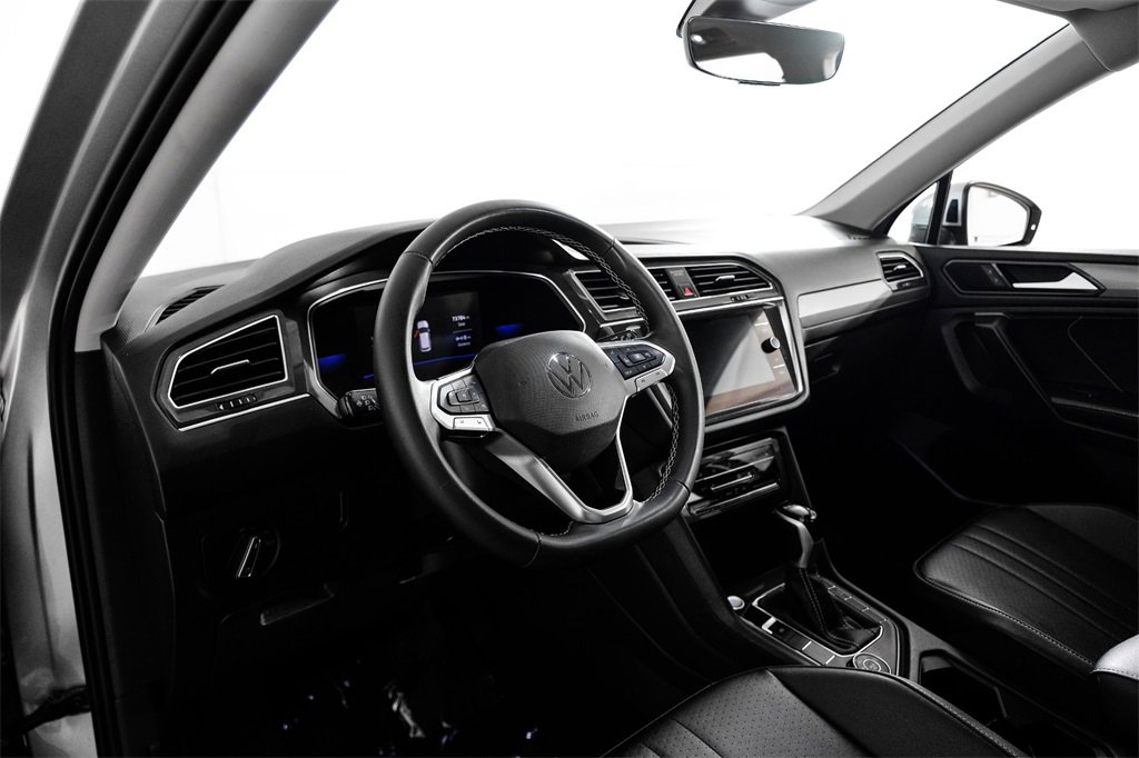 Used 2022 Volkswagen Tiguan SE image 3