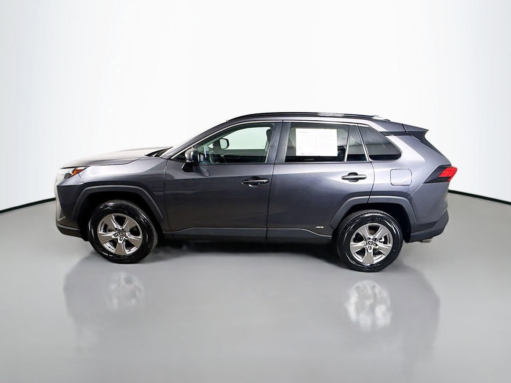 Used 2024 Toyota RAV4 LE AWD/4WD image 4