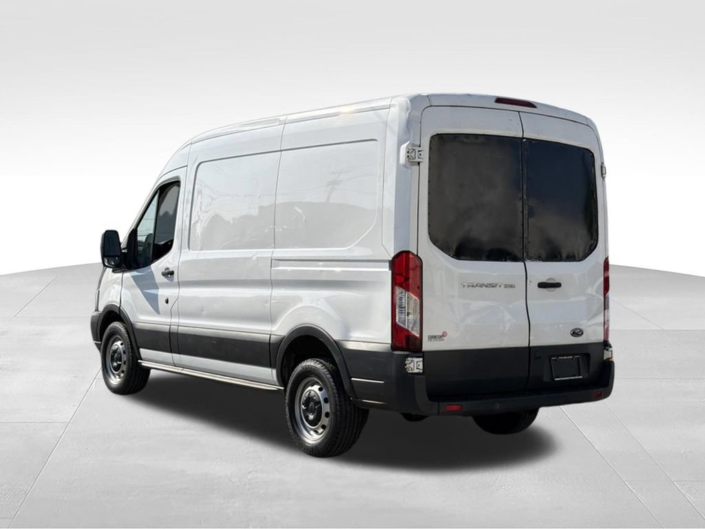 Used 2016 Ford Transit 250 130 Medium Roof RWD image 5