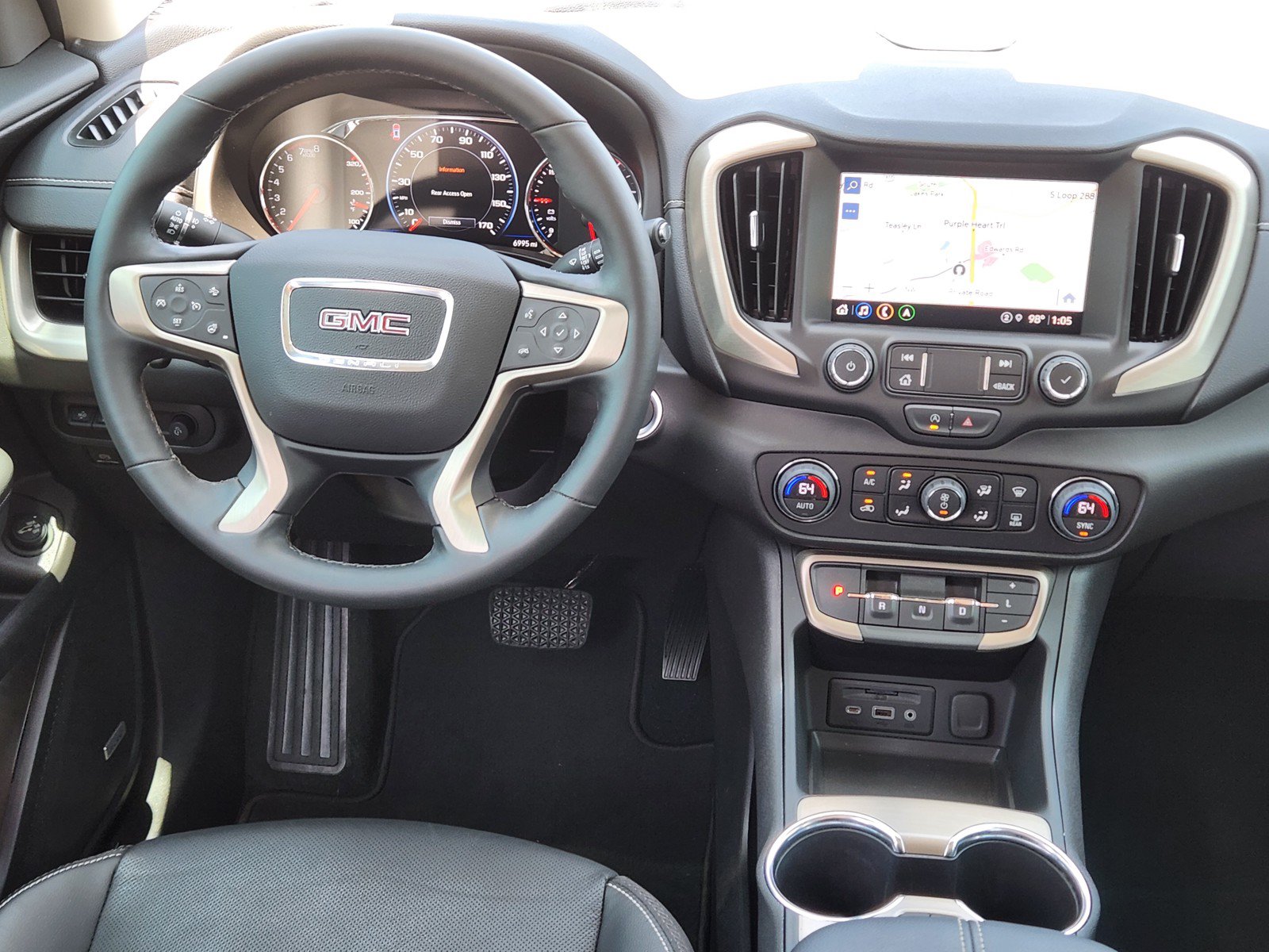 Used 2024 GMC Terrain Denali w/ Denali Premium Package AWD/4WD image 10