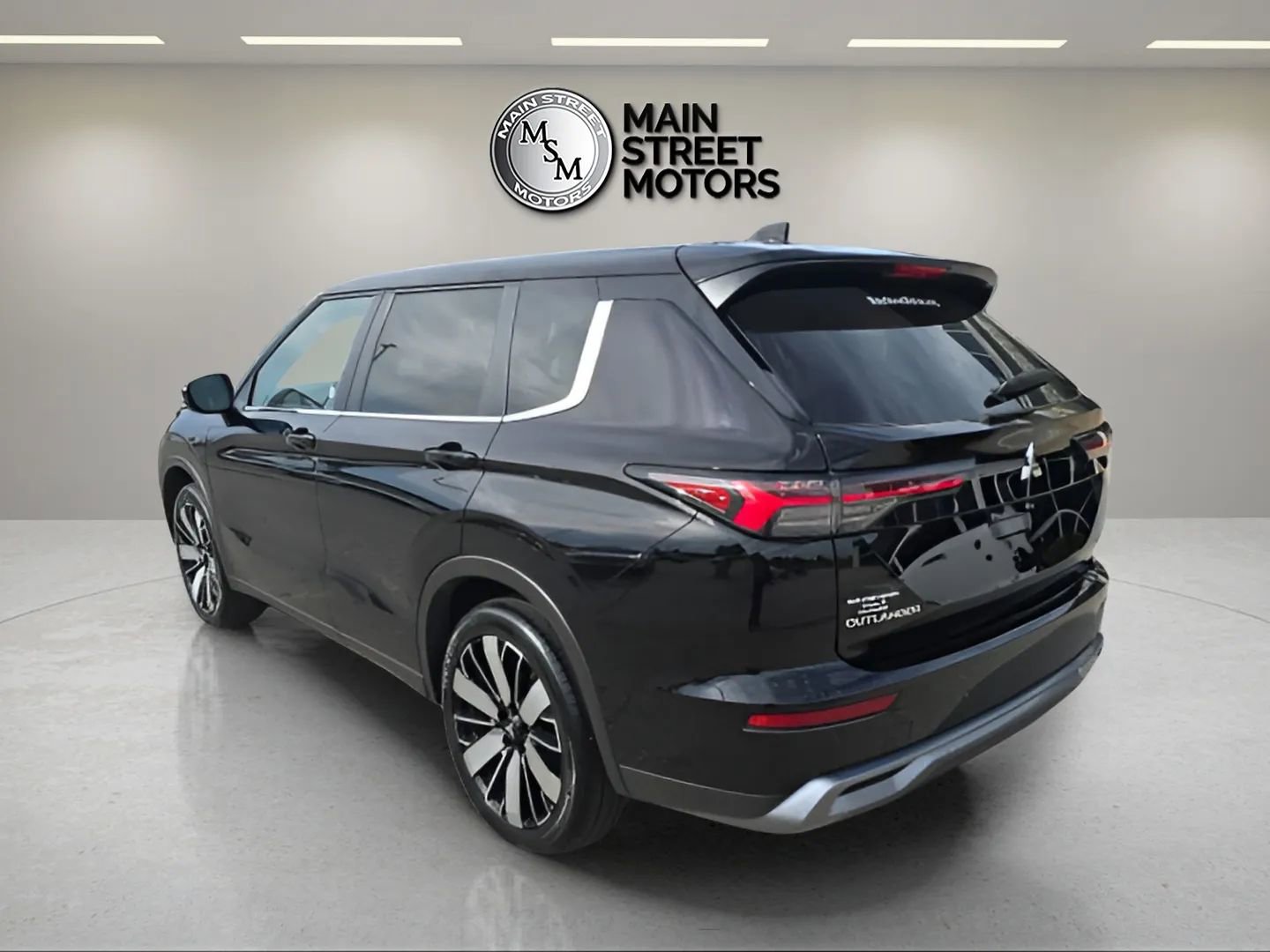 Used 2025 Mitsubishi Outlander SE image 3