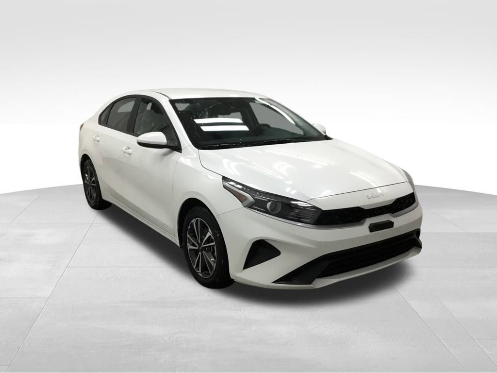 Used 2024 Kia Forte LXS image 3