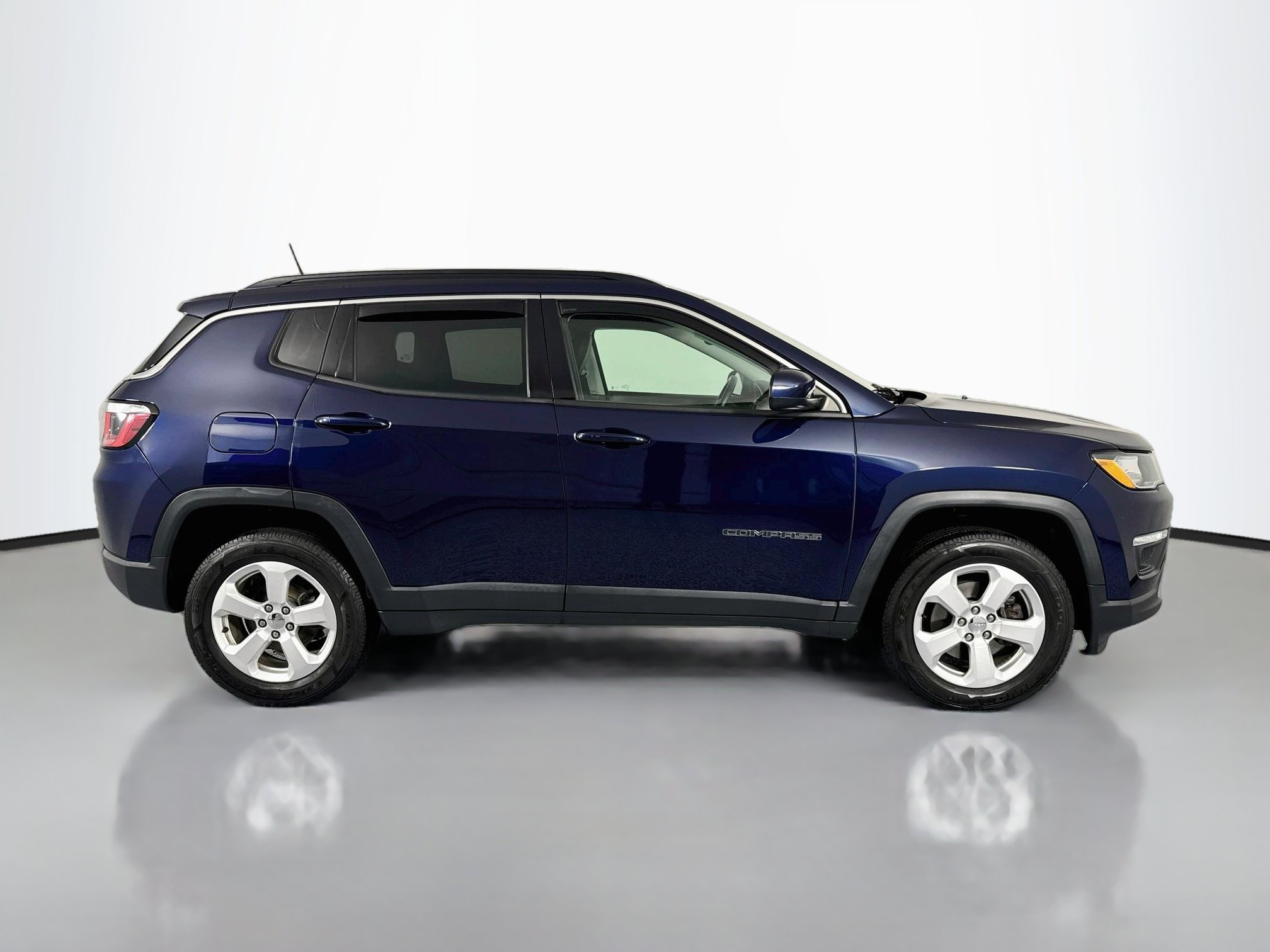 Used 2018 Jeep Compass Latitude w/ Popular Equipment Group AWD/4WD image 4