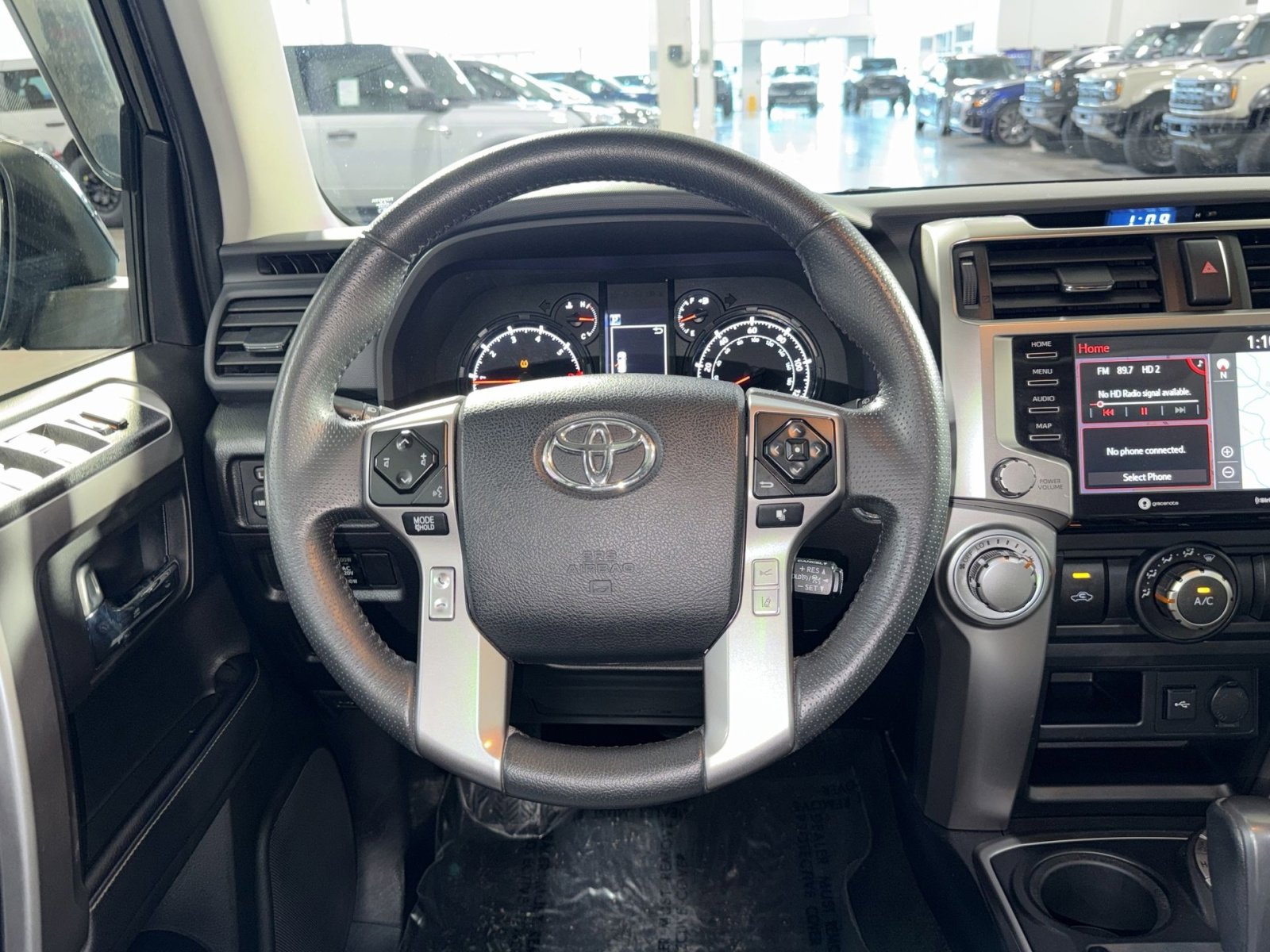 Used 2020 Toyota 4Runner SR5 Premium w/ Moonroof Package AWD/4WD image 27