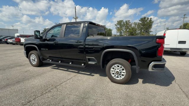 Used 2025 Chevrolet Silverado 2500 LT w/ Convenience Package AWD/4WD image 6