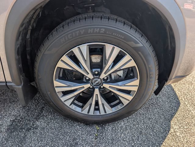 Used 2023 Nissan Rogue SV w/ SV Premium B Package FWD image 9