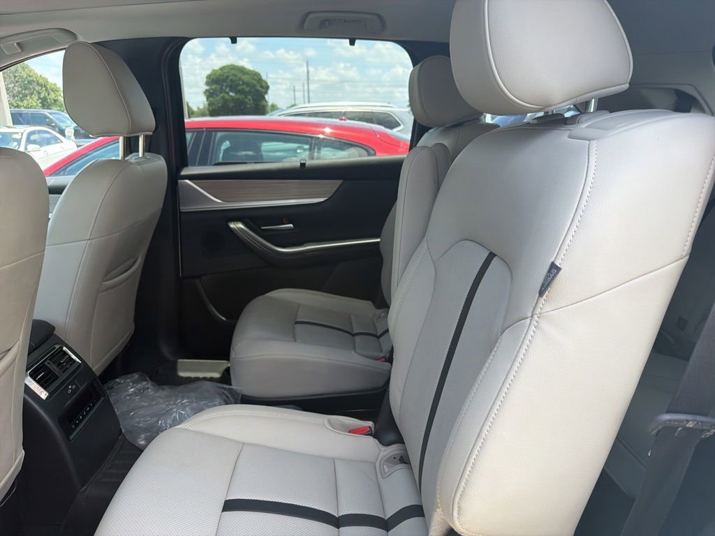 Certified 2024 MAZDA CX-90 Plug-In Hybrid w/ Premium Pkg AWD/4WD image 5