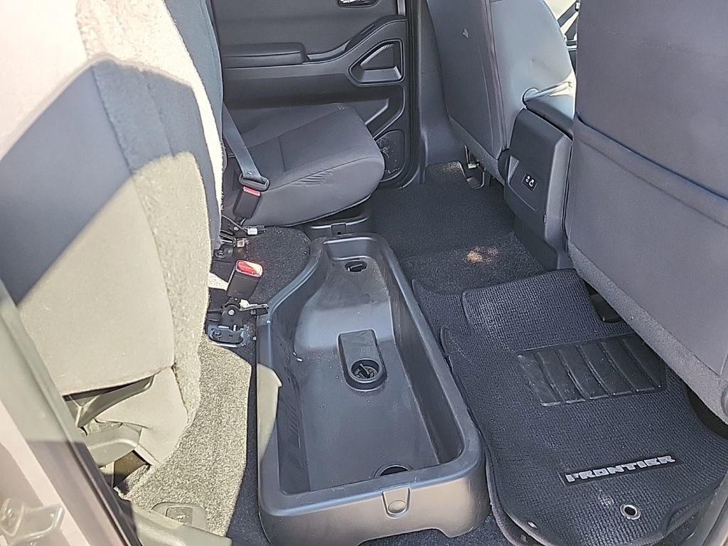 Used 2023 Nissan Frontier SV image 17