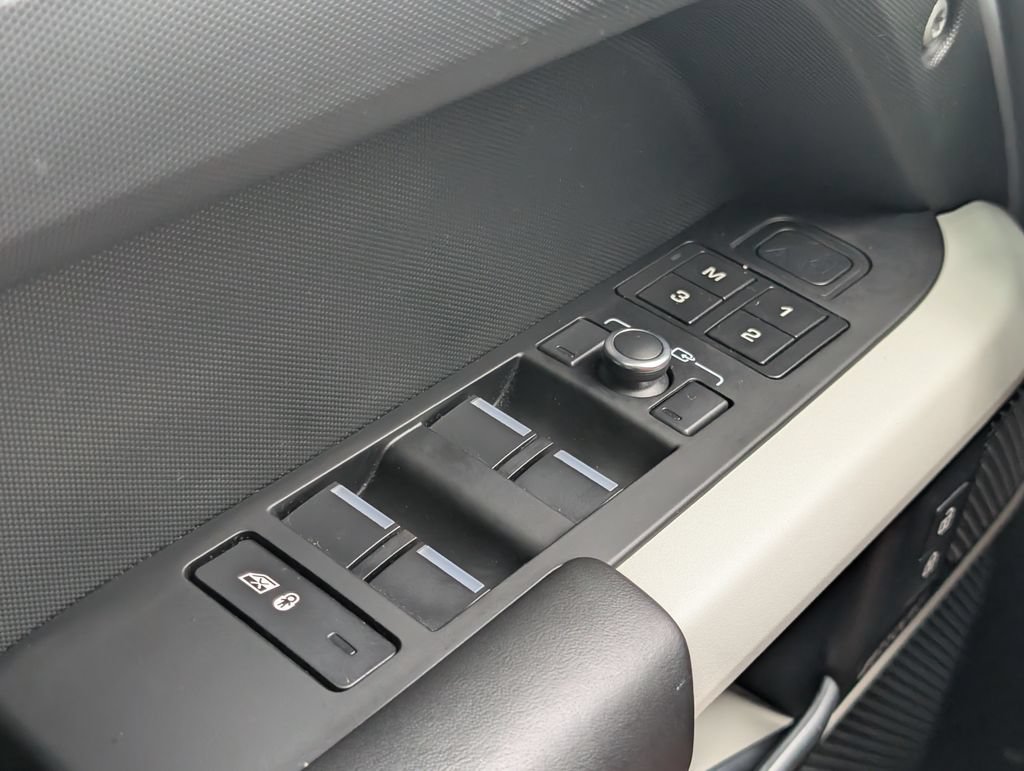 Used 2022 Land Rover Defender 110 XS Edition AWD/4WD image 15
