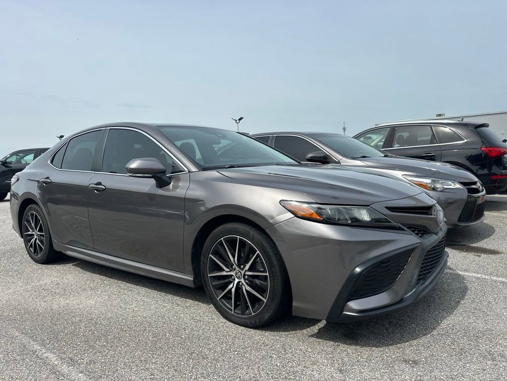 Used 2021 Toyota Camry SE FWD image 1