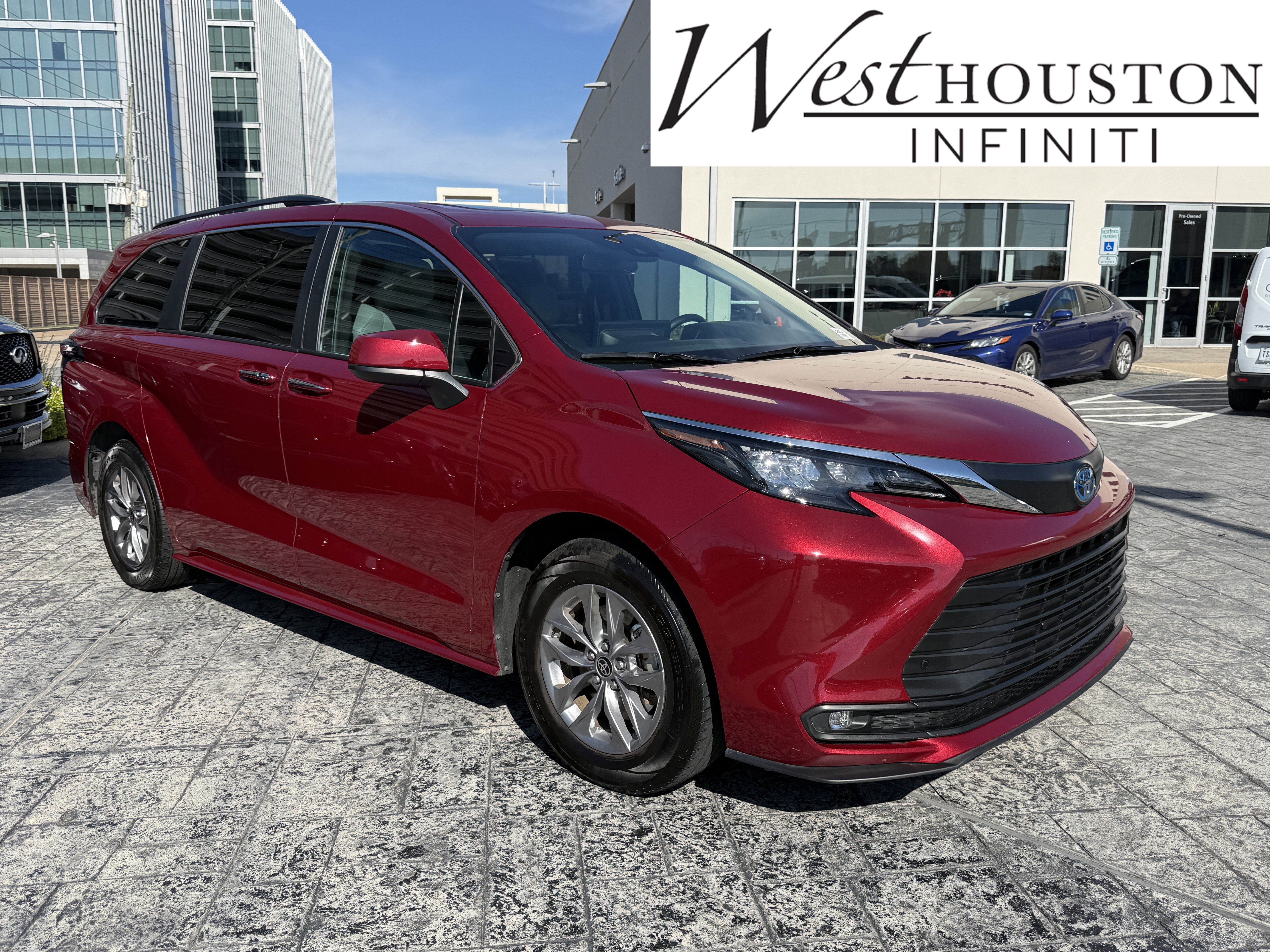 Used 2025 Toyota Sienna XLE