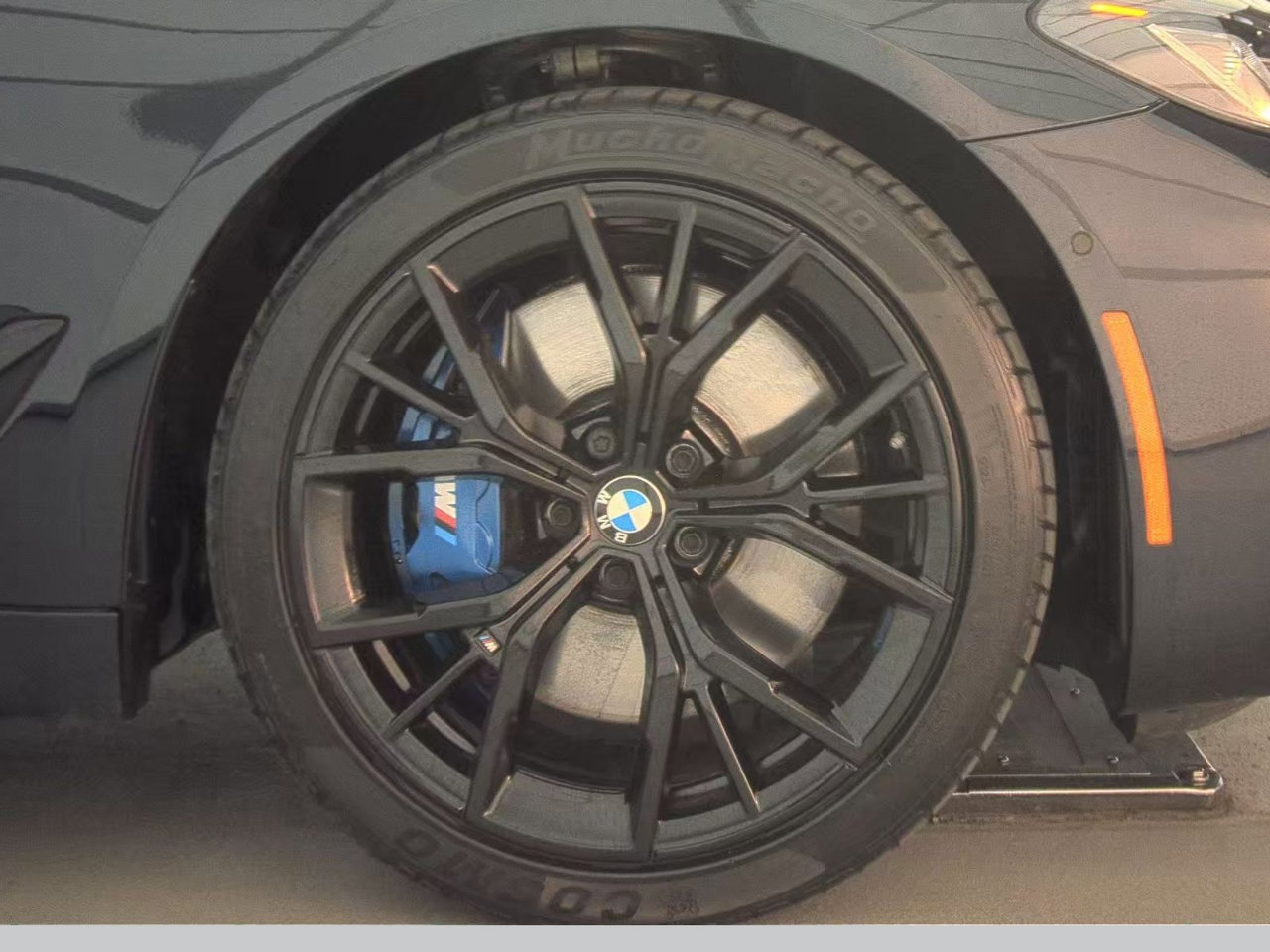 Used 2023 BMW 540i xDrive w/ M Sport Package image 7