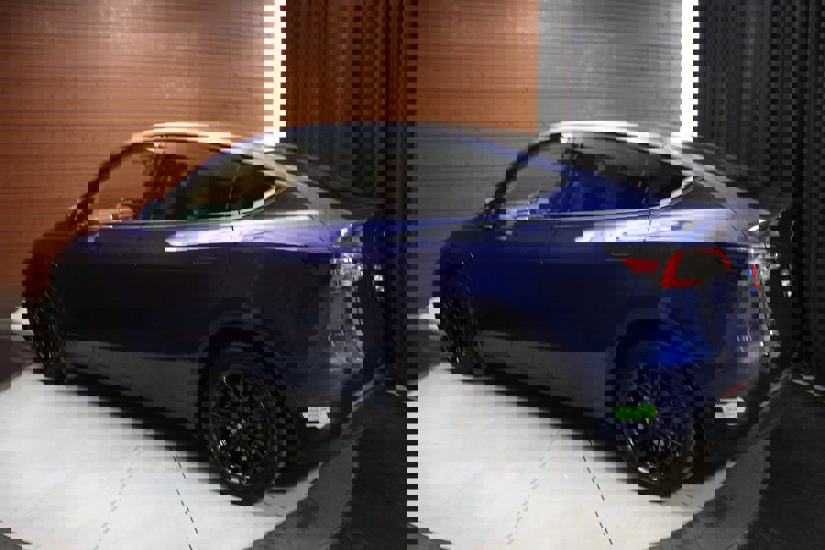 Used 2023 Tesla Model Y Long Range image 11