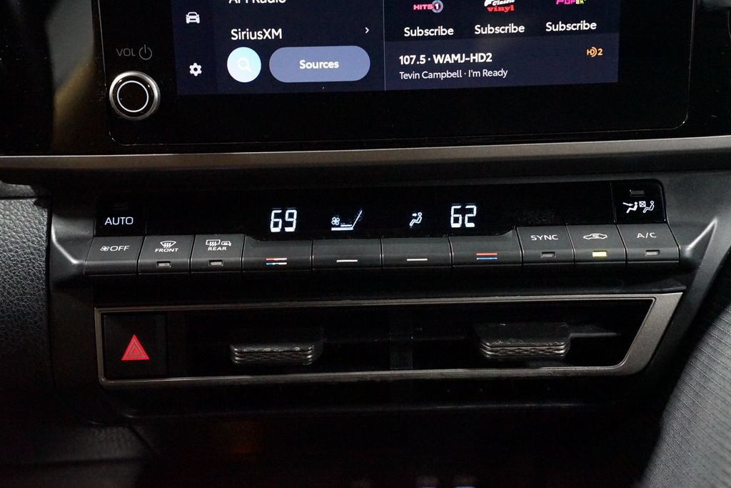 Used 2025 Toyota Camry SE FWD image 21