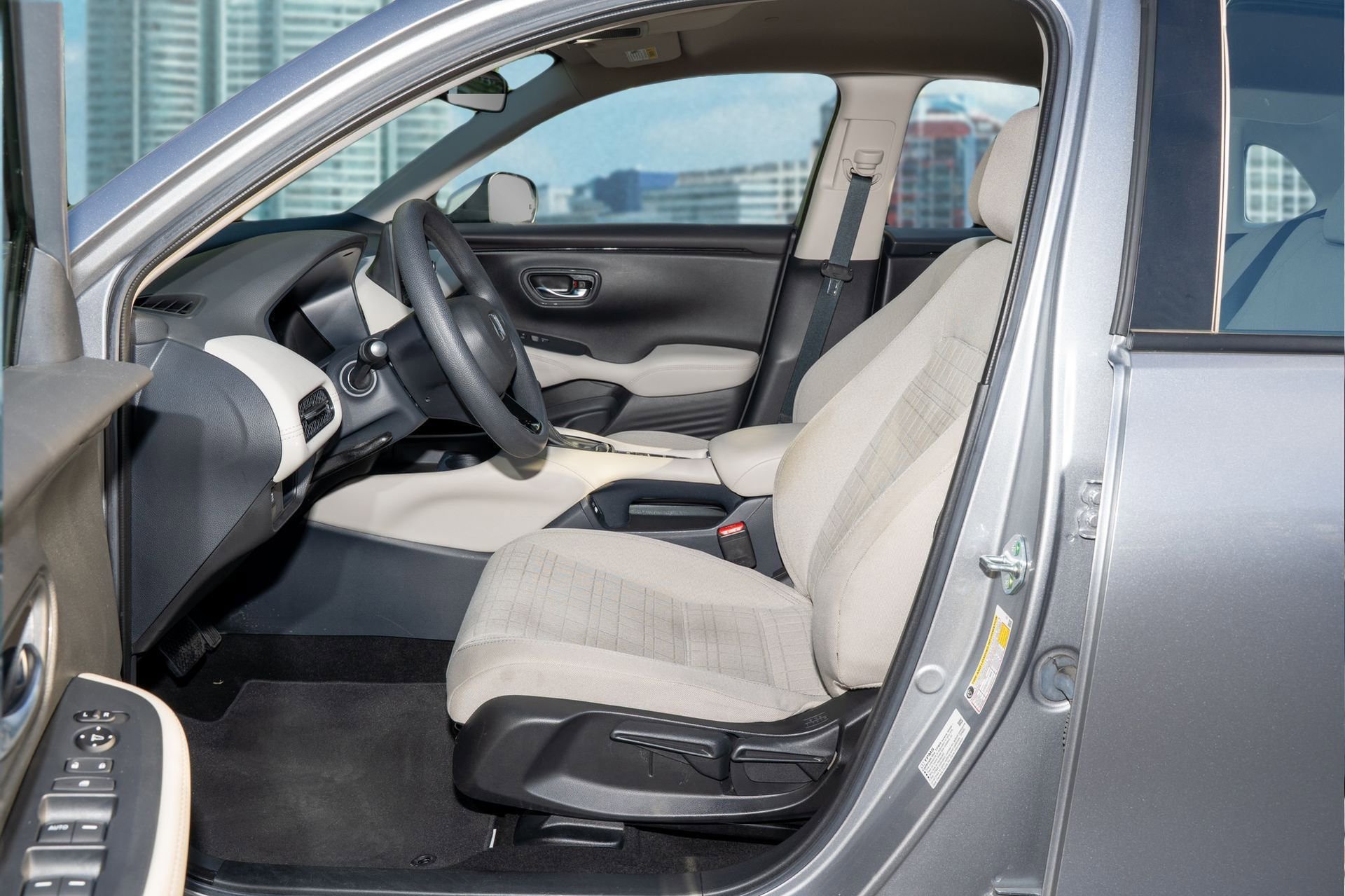 Certified 2023 Honda HR-V LX image 17