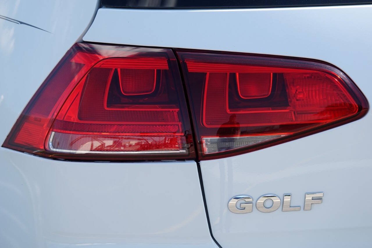 Used 2015 Volkswagen Golf TDI S FWD image 52