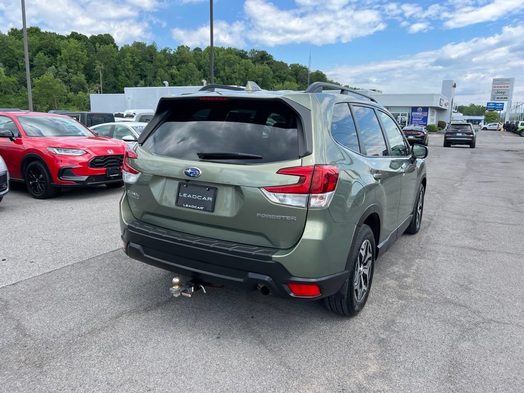 Used 2020 Subaru Forester Premium AWD/4WD image 5