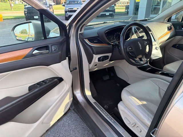 Used 2019 Lincoln MKC Select w/ Select Plus Package FWD image 24