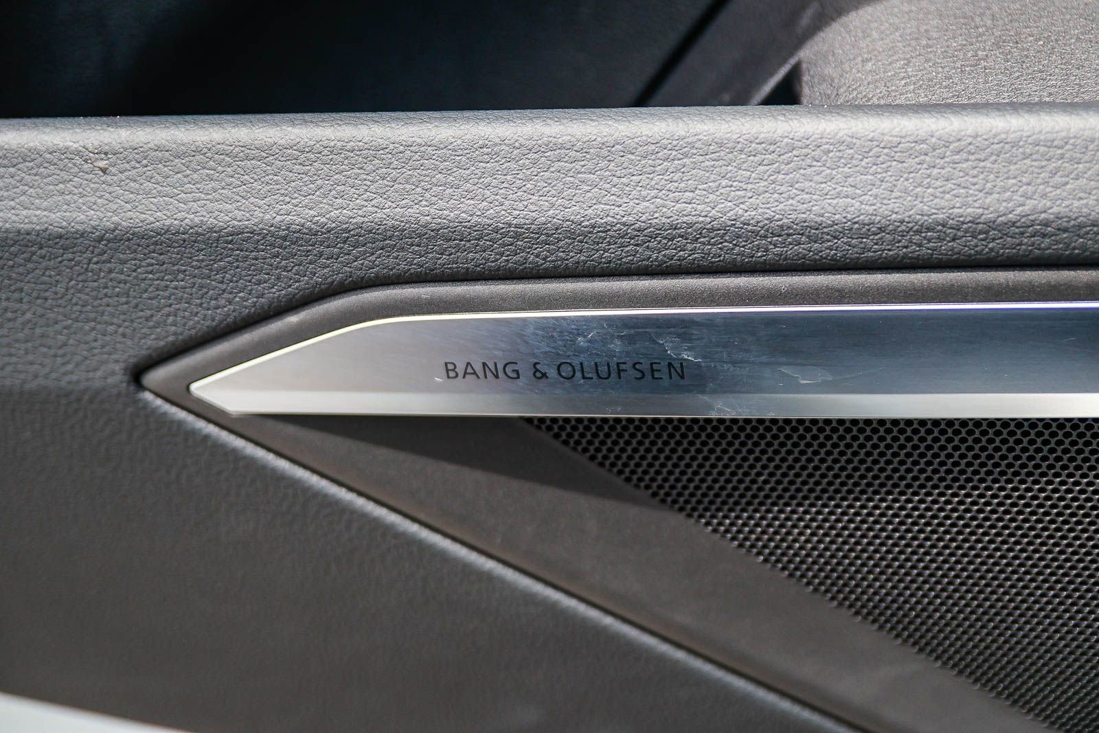 Used 2024 Audi Q8 e-tron Premium Plus image 24