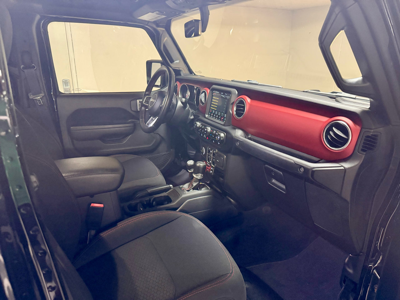 Used 2022 Jeep Gladiator Rubicon w/ Cold Weather Group image 33