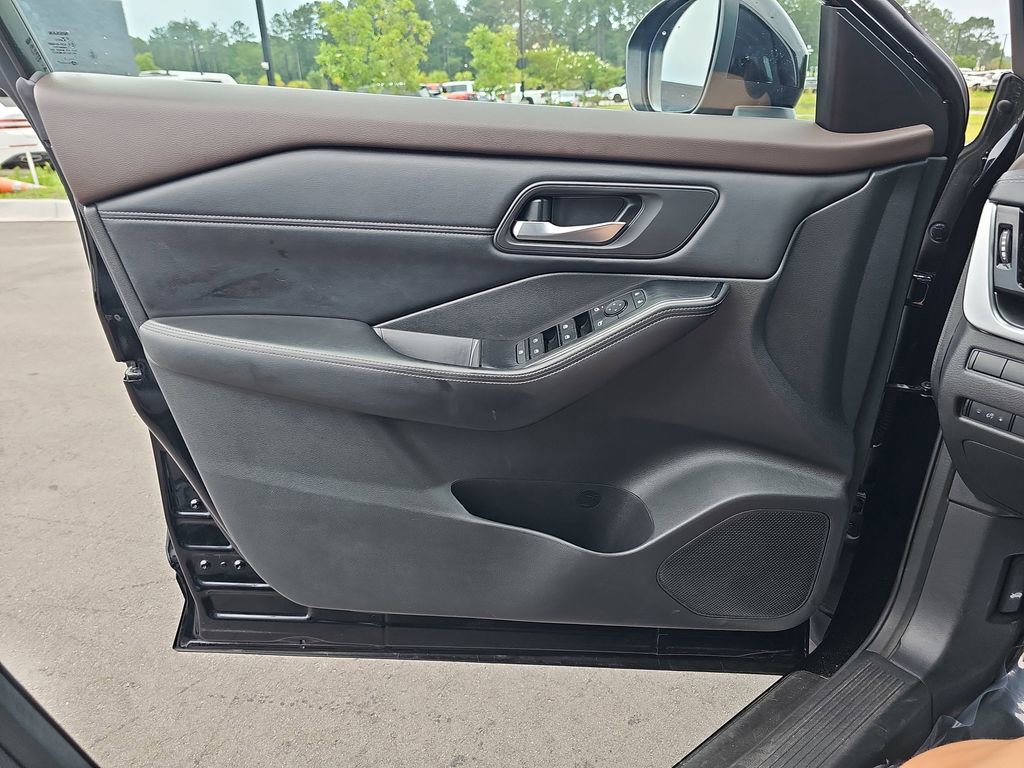 Used 2022 Nissan Rogue SV w/ SV Premium Package FWD image 31