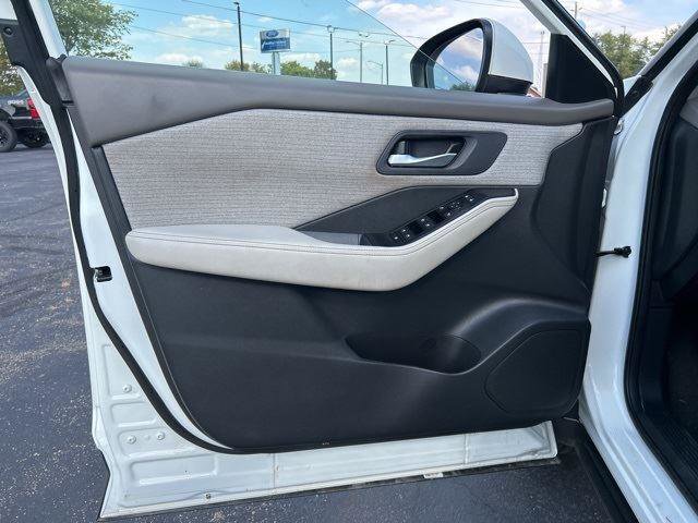 Used 2023 Nissan Rogue SV image 24