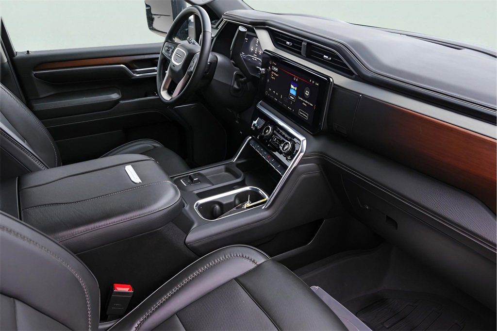 Used 2024 GMC Sierra 3500 Denali w/ Denali Reserve Package image 32