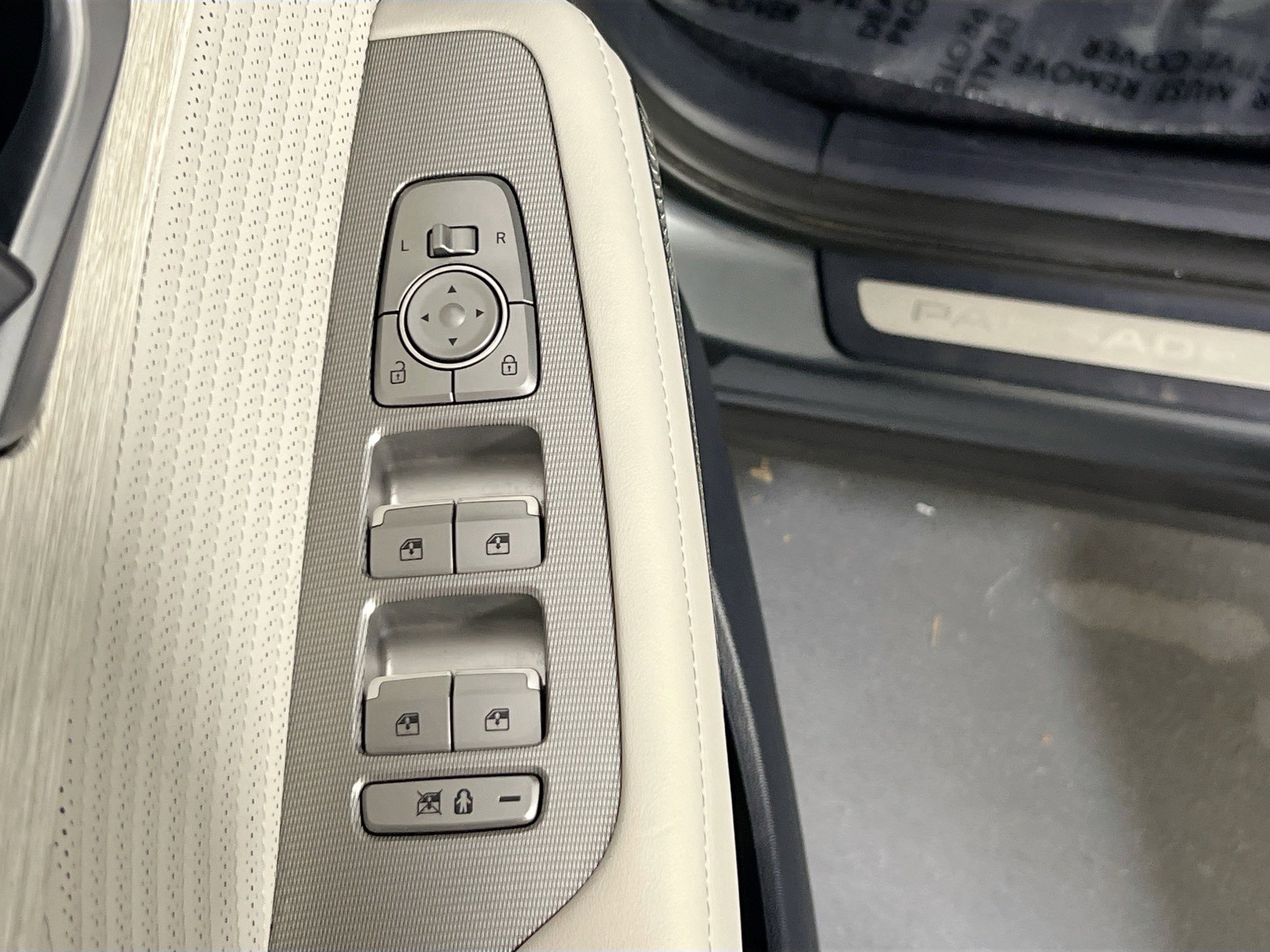 Used 2023 Hyundai Palisade Calligraphy image 18