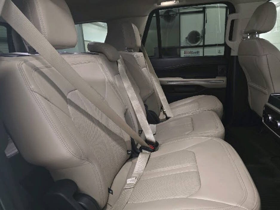 Used 2024 Ford Expedition Limited AWD/4WD image 18