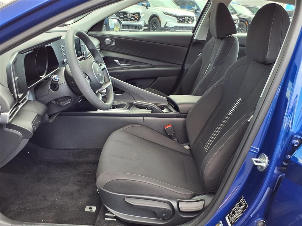 Used 2023 Hyundai Elantra SEL w/ Cargo Package image 11