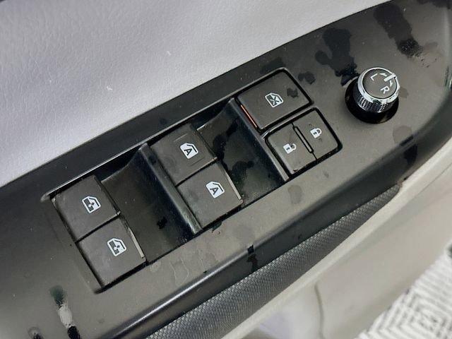 Used 2019 Toyota Highlander LE image 19