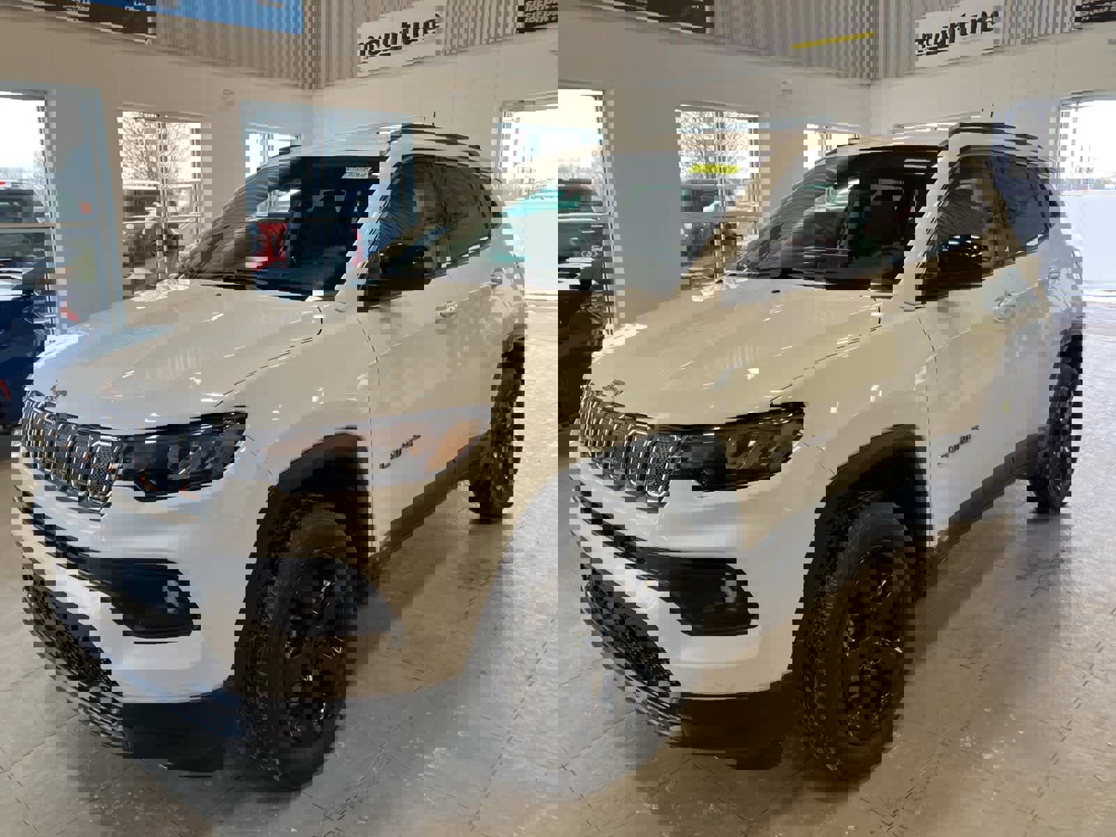 Used 2022 Jeep Compass Latitude image 1