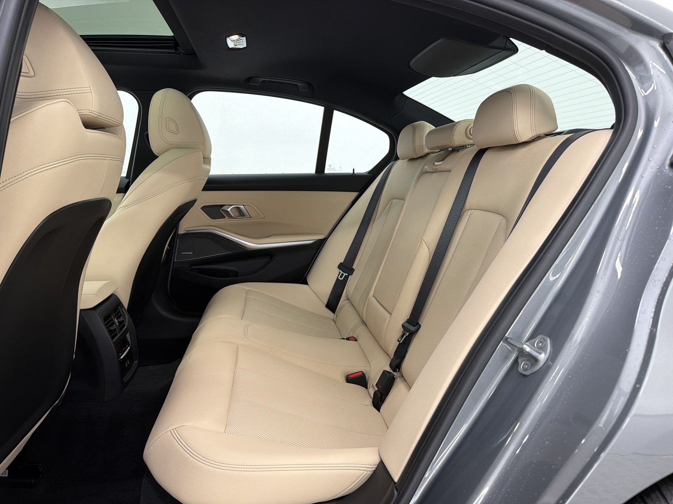 New 2026 BMW 330i Sedan w/ Premium Package RWD image 21